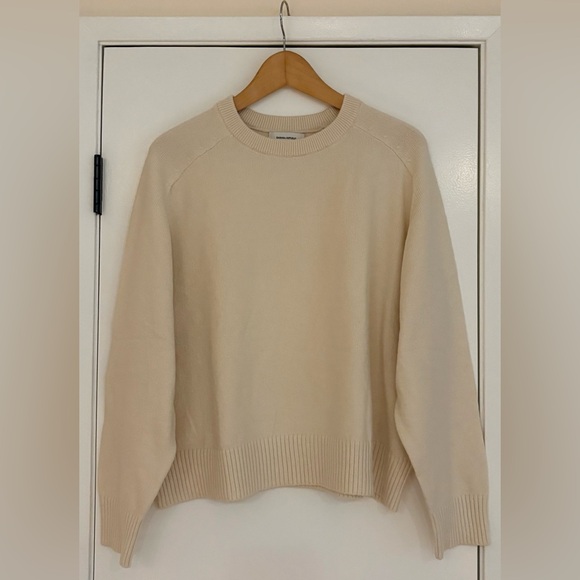 Banana Republic Sweaters - Banana Republic Cream Knit Crewneck Sweater